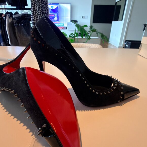 New Christian Louboutin Suede/Patent Leather Duvette Spikes Pumps Size 9 (39) - Picture 8 of 11